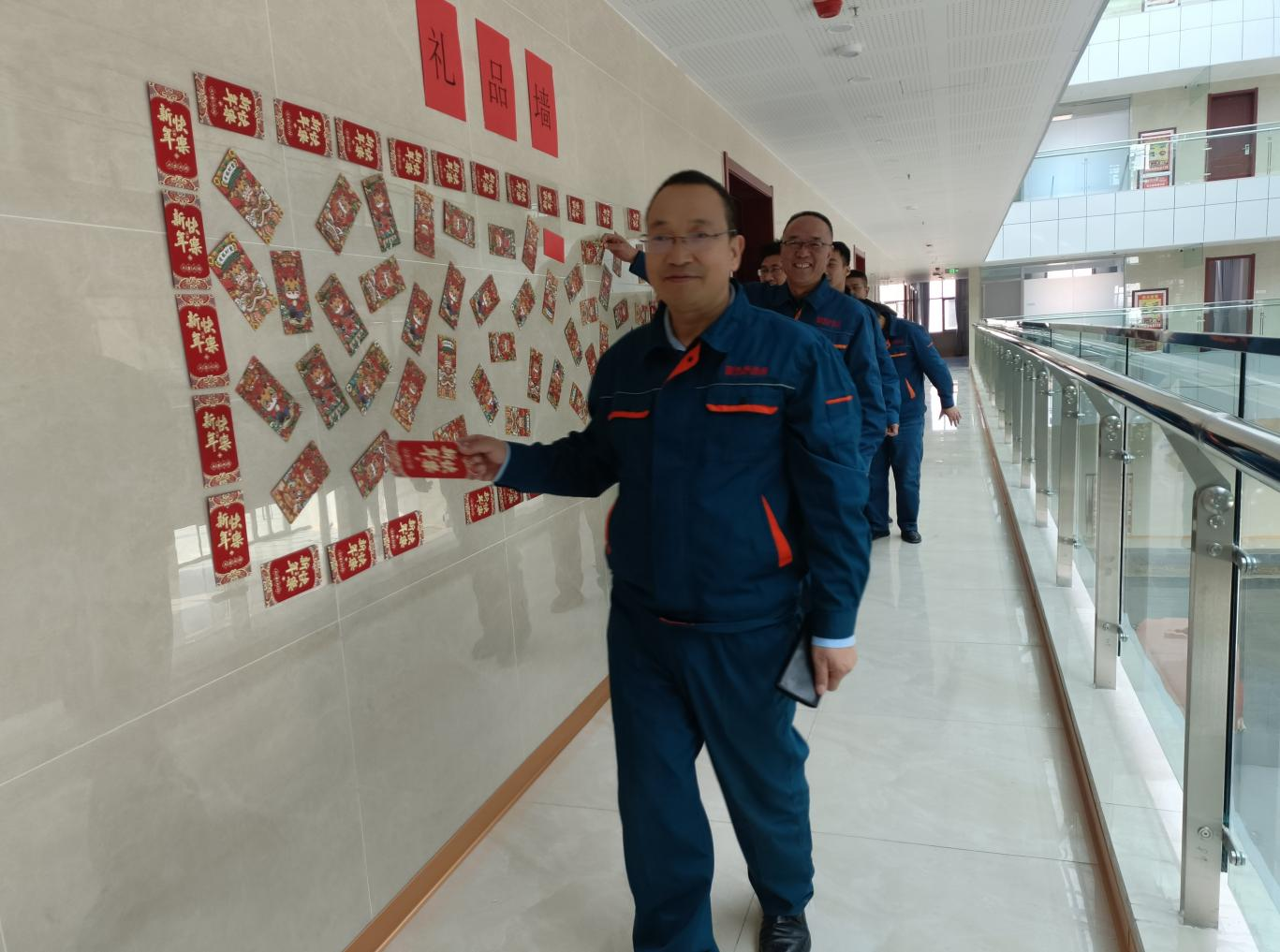 ¡°¾ÉËêÒÑÕ¹Ç§ÖØ½õ¡¤ÐÂÄêÔÙ½ø°Ù³ß¸Í¡±¡ª¡ªÐ½®°Â¸£»¯¹¤2023Äê¶È×ܽá»áÔ²Âú¾ÙÐÐ ¡°¾ÉËêÒÑÕ¹Ç§ÖØ½õ¡¤ÐÂÄêÔÙ½ø°Ù³ß¸Í¡±¡ª¡ªÐ½®°Â¸£»¯¹¤2023Äê¶È×ܽá»áÔ²Âú¾ÙÐÐ